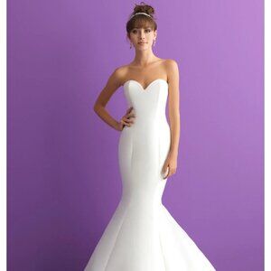 Allure Bridal style 3000 size 24 NWT with overskirt